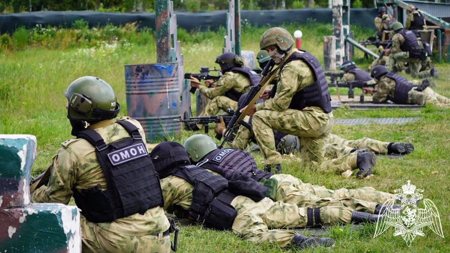 Занятия в полевых условиях провели спецподразделения Росгвардии в Подмосковье