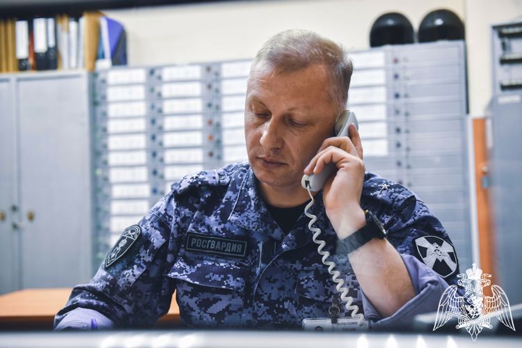 Сотрудники дежурной службы Главного управления Росгвардии по Московской области отмечают профессиональный праздник (Видео)