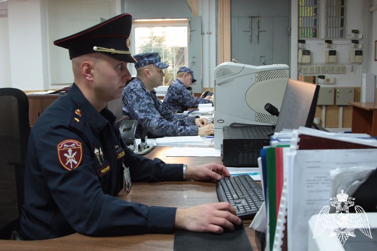 Сотрудники дежурной службы Главного управления Росгвардии по Московской области отмечают профессиональный праздник (Видео)