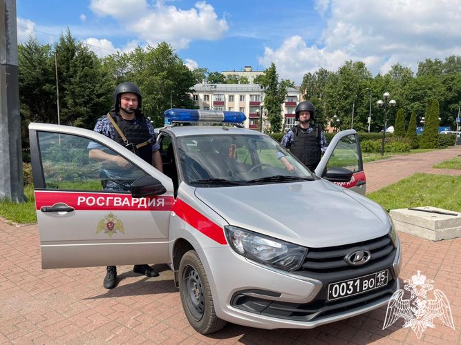 Сотрудники Росгвардии Подмосковья задержали подозреваемого в совершении кражи элитного алкоголя 