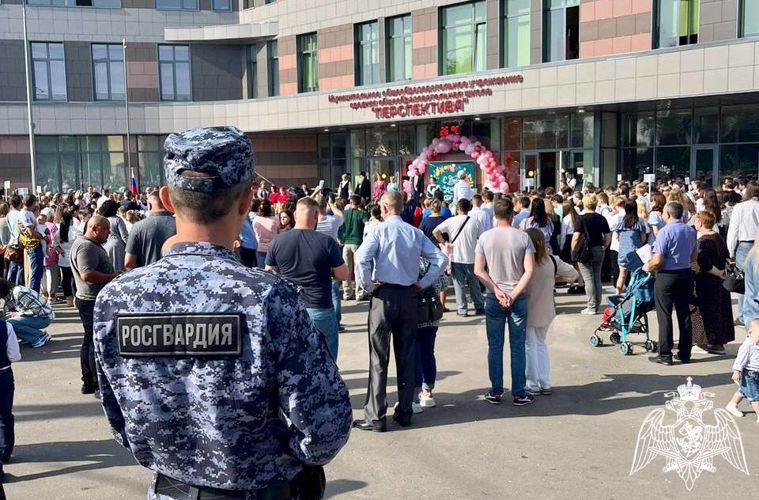 Росгвардейцы обеспечивают общественный порядок и безопасность в день знаний в Подмосковье 