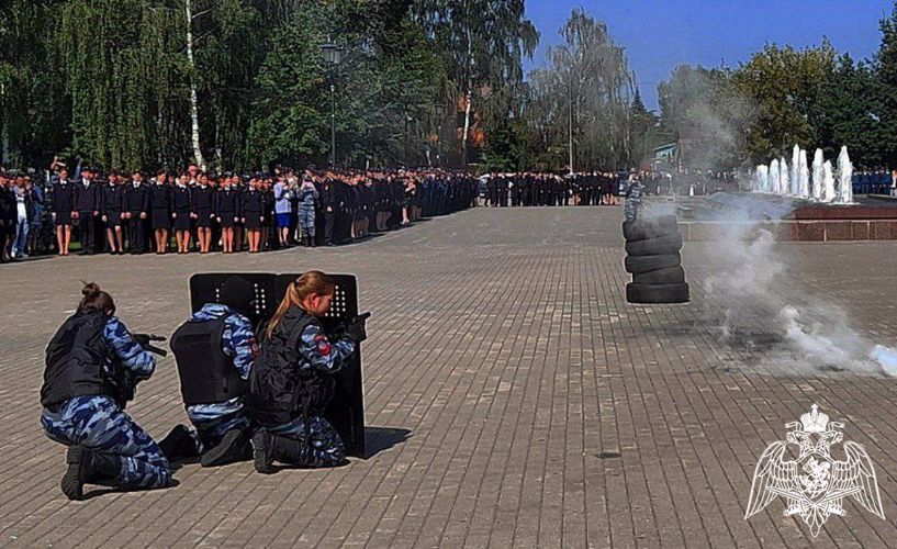 Офицер подмосковного главка Росгвардии поздравил с днем знаний курсантов подшефного колледжа «Энергия»