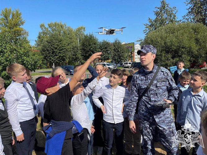 В День солидарности в борьбе с терроризмом росгвардейцы Подмосковья провели тематические мероприятия для школьников