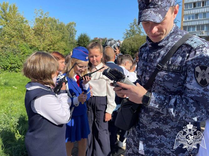 В День солидарности в борьбе с терроризмом росгвардейцы Подмосковья провели тематические мероприятия для школьников