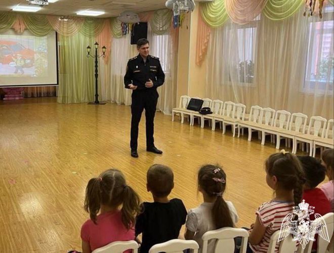 В День солидарности в борьбе с терроризмом росгвардейцы Подмосковья провели тематические мероприятия для школьников