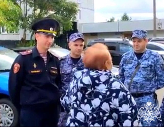 Сотрудники Росгвардии сорвали план мошенников, пытавшихся обмануть пенсионерку в Московской области