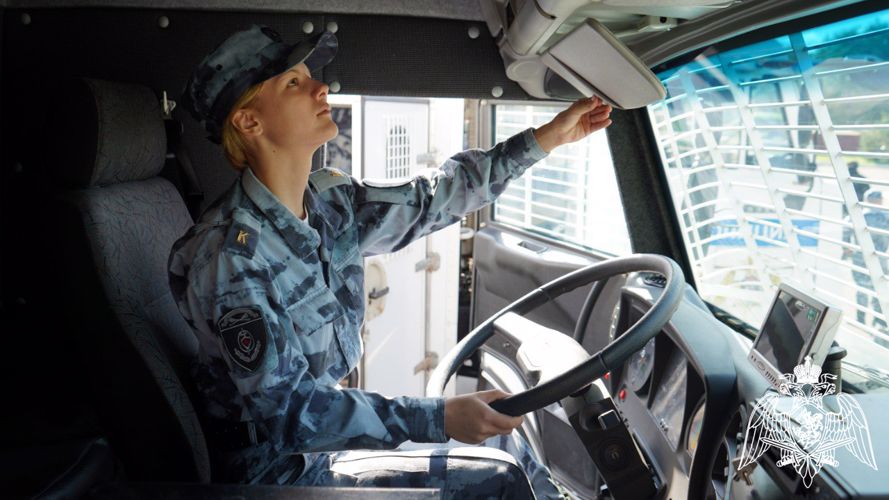 Сотрудники ОМОН «Русич» провели экскурсию для курсантов военно-патриотического объединения «Кобальт»