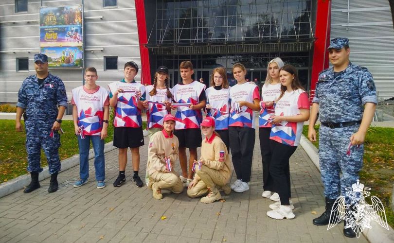 Сотрудники подмосковного главка Росгвардии провели патриотические мероприятия, посвященные Дню государственного флага