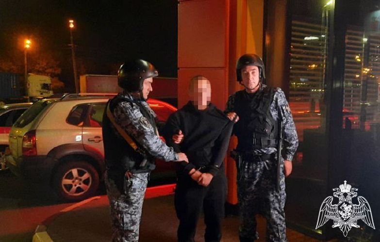 Сотрудники Росгвардии в Подмосковье задержали мужчину, который проник в автомастерскую и устроил пьяный дебош