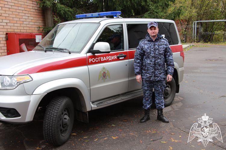 Росгвардеец награжден руководством подмосковного главка Росгвардии за спасение людей