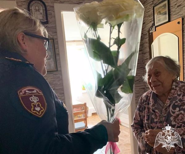 В день пожилого человека росгвардейцы поздравили с 100-летием ветерана ведомства в Подмосковье