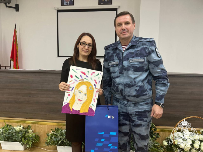Росгвардейцы провели конкурс детских рисунков, посвященный Дню матери