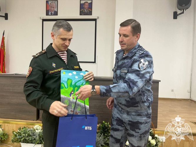 Росгвардейцы провели конкурс детских рисунков, посвященный Дню матери