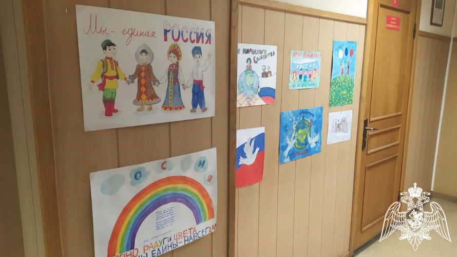 Кадеты Подольского гвардейского класса Росгвардии приняли конкурс рисунков ко Дню народного единства