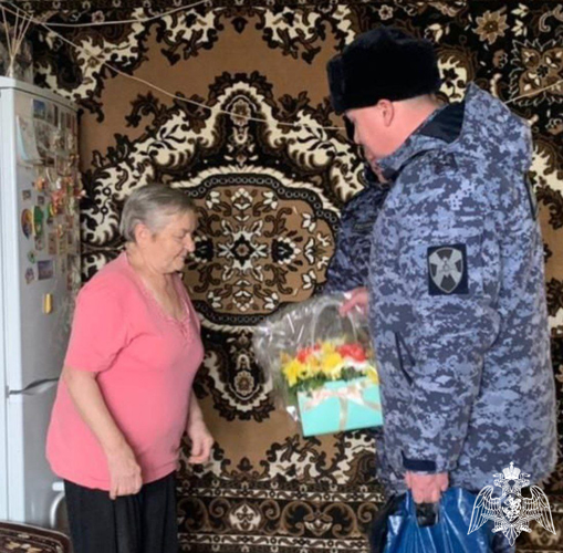 В День матери росгвардейцы поздравили мам погибших сослуживцев