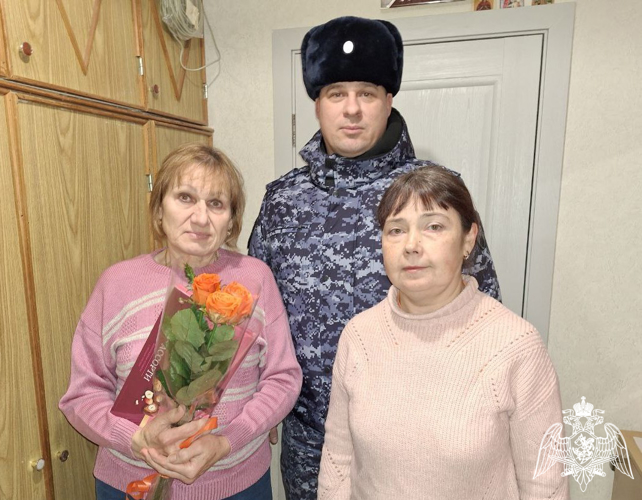 В День матери росгвардейцы поздравили мам погибших сослуживцев