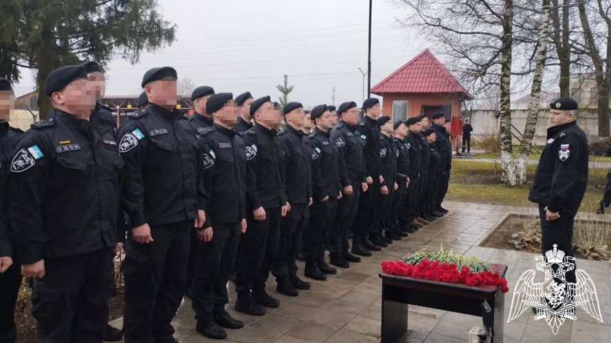 Сотрудники спецподразделений подмосковного главка Росгвардии почтили память погибших сослуживцев