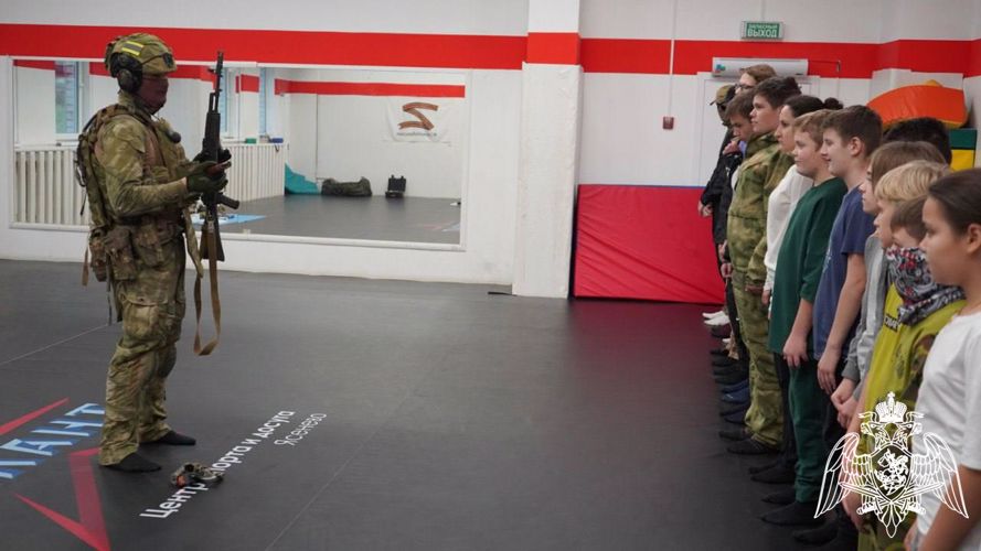 Героем ведомственной акции «Знай наших» стал сотрудник подмосковного СОБР «Булат»