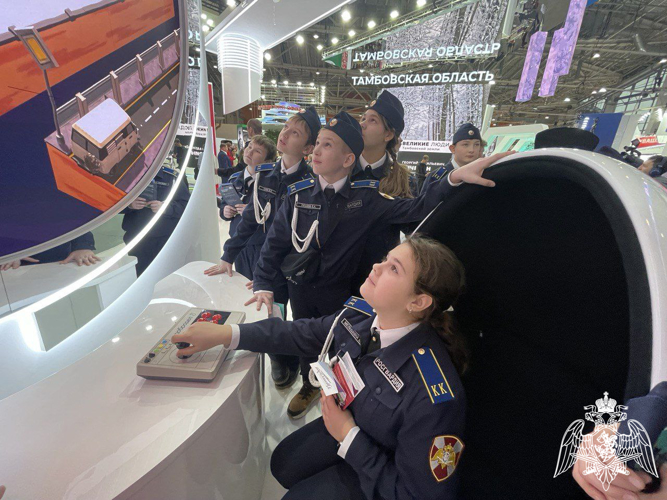 Подмосковные кадеты гвардейского класса Росгвардии побывали на выставке «Россия» на ВДНХ