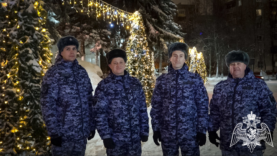 В Подмосковье сотрудники Росгвардии подготовили музыкальное поздравление к Новому Году 