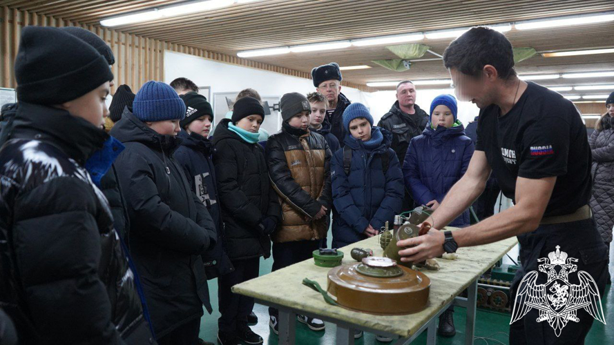 В Подольске кадеты росгвардейского класса написали письма участникам СВО