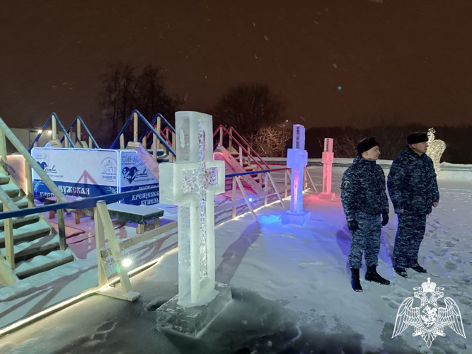 Сотрудники Росгвардии обеспечили безопасность граждан во время крещенских купаний в Подмосковье