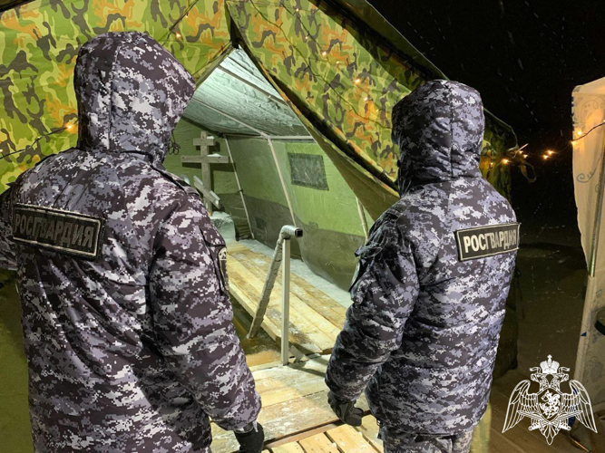 Сотрудники Росгвардии обеспечили безопасность граждан во время крещенских купаний в Подмосковье