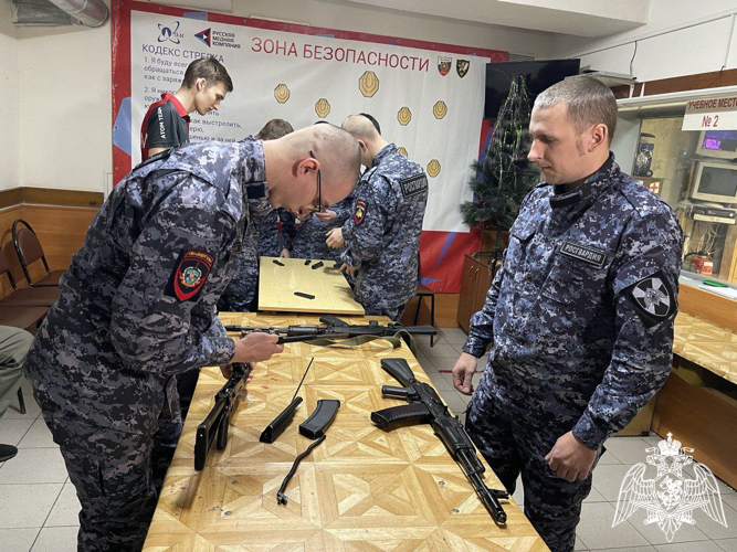 В Подмосковье курсанты патриотического движения Росгвардии «Гвардейская смена» приняли участие в занятиях по учебной стрельбе
