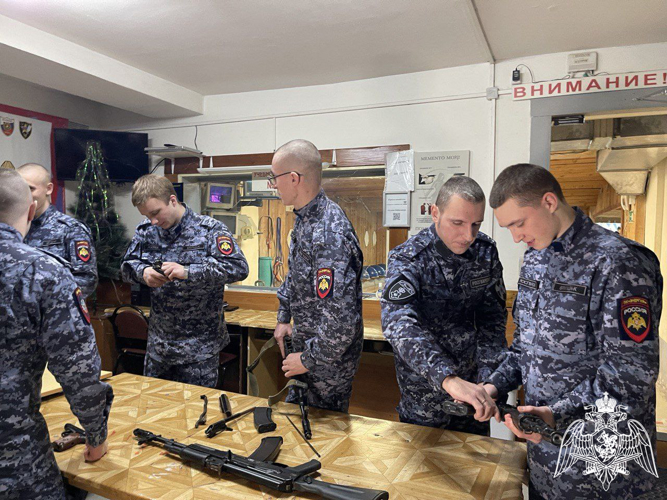 В Подмосковье курсанты патриотического движения Росгвардии «Гвардейская смена» приняли участие в занятиях по учебной стрельбе
