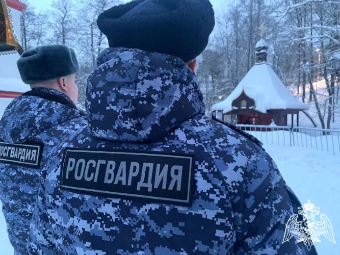 Сотрудники Росгвардии обеспечили безопасность граждан во время крещенских купаний в Подмосковье