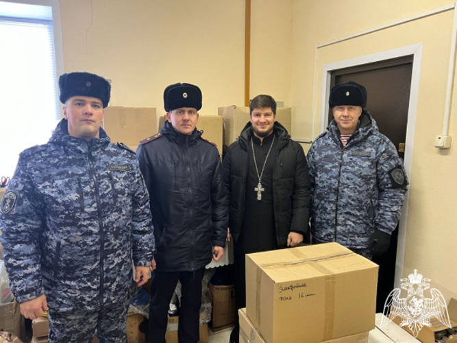 Подмосковные росгвардейцы приняли участие в сборе гуманитарной помощи для детей из ДНР
