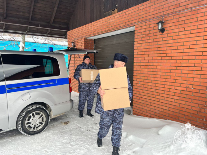 Подмосковные росгвардейцы приняли участие в сборе гуманитарной помощи для детей из ДНР