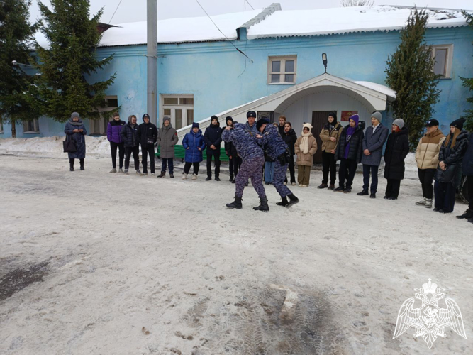 В Подмосковье сотрудники Росгвардии провели акцию «День открытых дверей» для школьников 