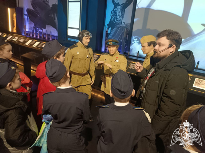 Кадеты гвардейского класса Росгвардии посетили музей военно-патриотического парка «Патриот»