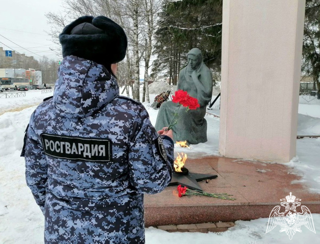 В Подмосковье росгвардейцы провели мероприятия, посвященные 81-ой годовщине окончания Сталинградской битвы