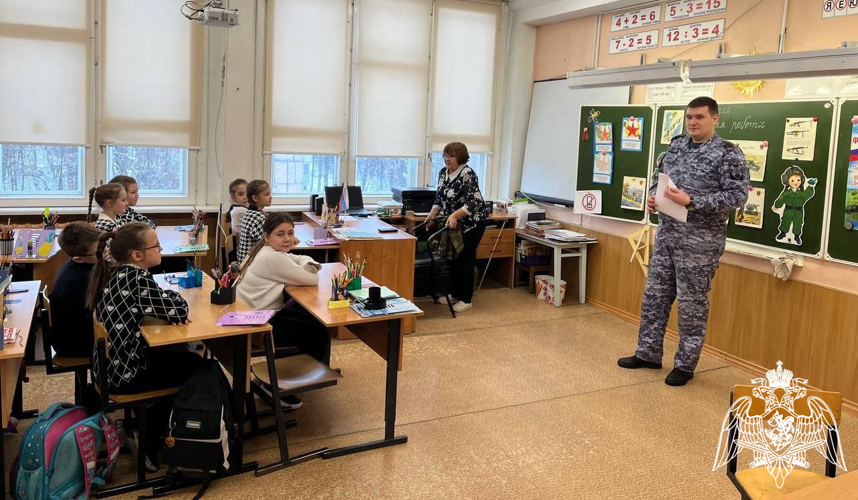 В Московкой области сотрудники Росгвардии провели мероприятия для школьников, посвященные Дню защитника Отечества