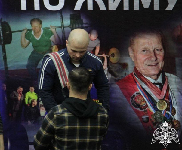 В Подмосковье сотрудник Росгвардии рассказал о своем увлечении пауэрлифтингом