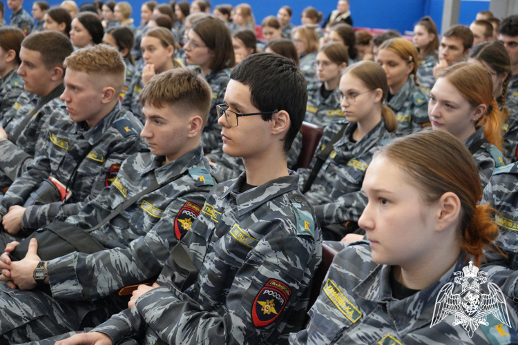 В Московской области сотрудники ОМОН «Пересвет» Росгвардии встретились с курсантами «Гвардейской смены»