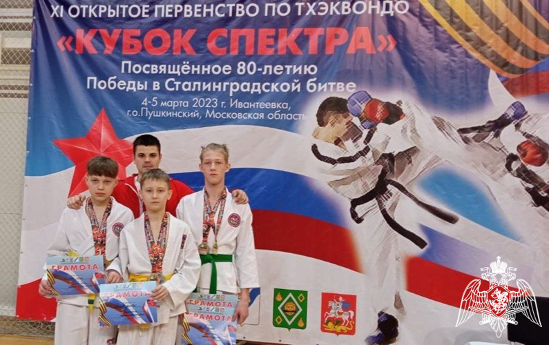 В Московкой области сотрудник Росгвардии тренирует юных тхэквондистов
