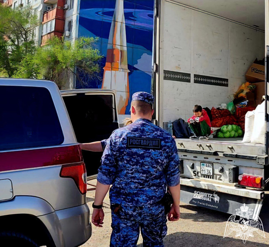 Сотрудники Росгвардии на комплексе Байконур приняли участие в сборе гуманитарной помощи для граждан пострадавшим от паводков 
