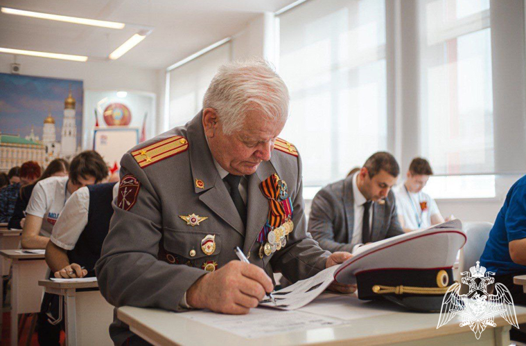Сотрудники Росгвардии Московской области написали «Диктант Победы»