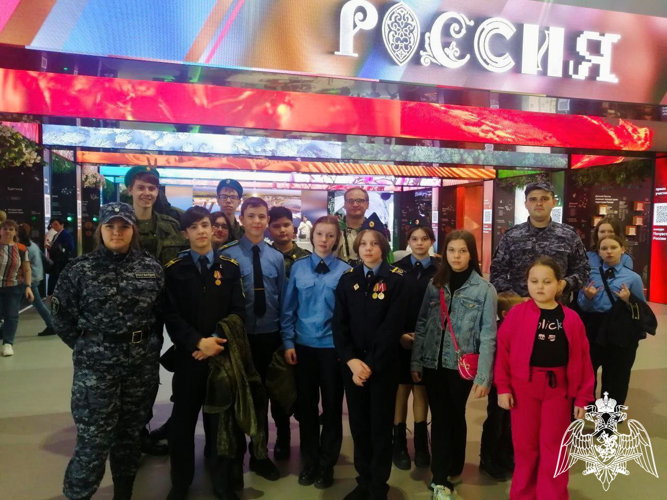 В Московской области сотрудники Росгвардии провели для школьников патриотические мероприятия