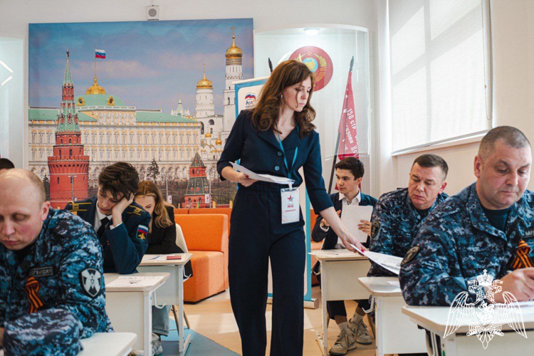 Сотрудники Росгвардии Московской области написали «Диктант Победы»