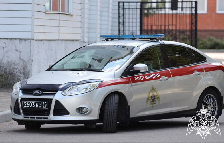 В Подмосковье сотрудники Росгвардии задержали подозреваемую в краже со склада супермаркета (видео)