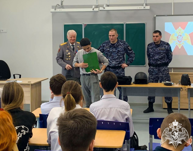 Ветераны войск правопорядка Московской области проводят патриотические встречи со школьниками