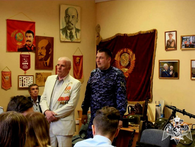 В Подмосковье росгвардейцы организовали для школьников посещение музея 