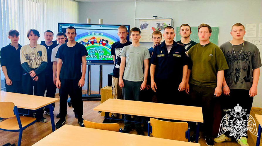 В честь празднования Международного дня защиты детей росгвардейцы Подмосковья организовали встречи с детьми