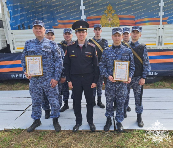 Совместная тренировка сотрудников Росгвардии и МЧС состоялась в Подмосковье