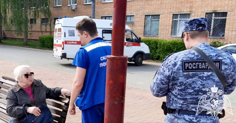 В Подмосковье сотрудники Росгвардии помогли женщине, внезапно почувствовавшей себя плохо на улице
