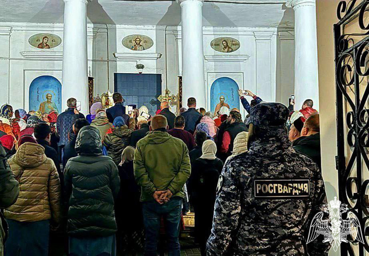 В Московской области сотрудники Росгвардии обеспечили безопасность граждан в период празднования Светлого Христова Воскресения (видео)
